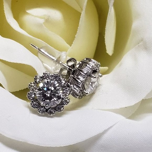 Luxury Bridal Wedding One Carat per Pair Moissanite Stud Earrings, 925 Silver - Picture 5 of 6